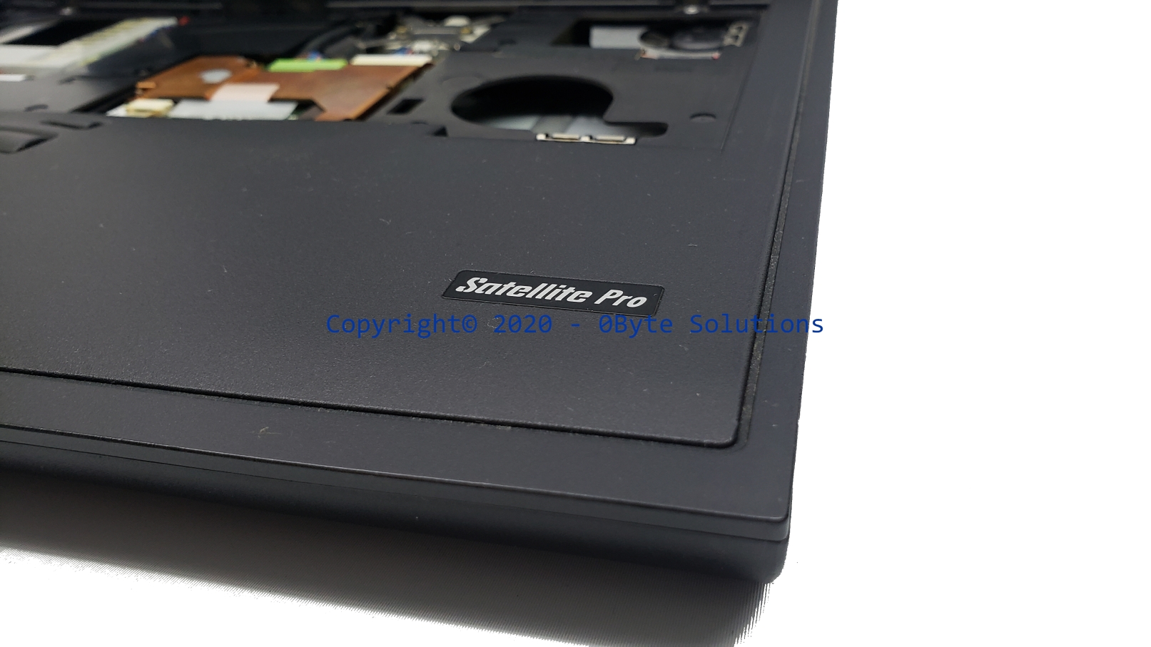 Toshiba Satellite Pro 6100 (PS610U-046T97) Notebook with CPU