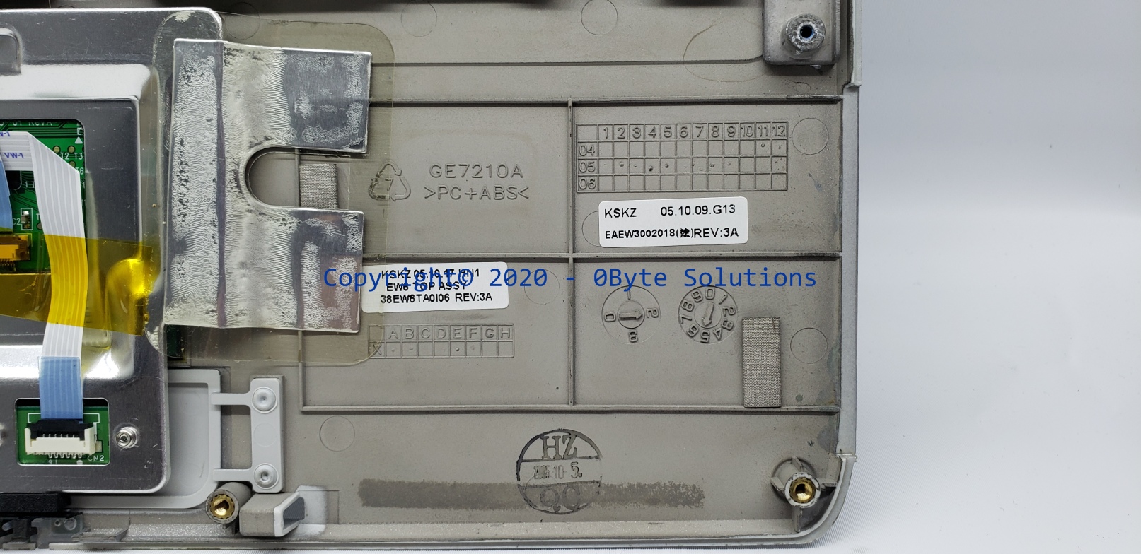 Toshiba EAEW3002018 Palmrest/Cover with TouchPad